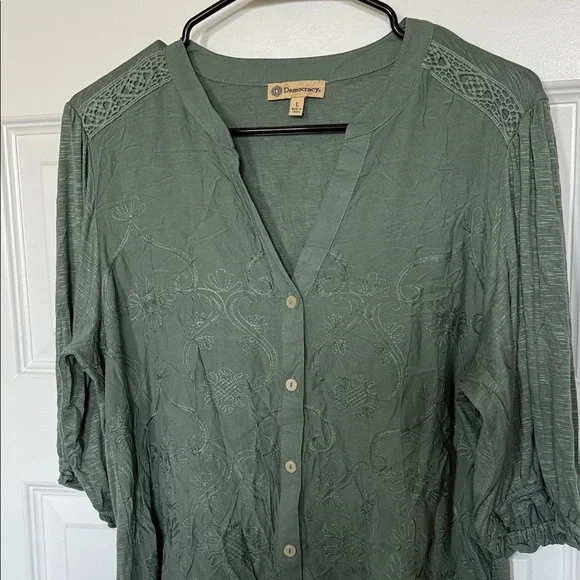 NWOT Democracy Green Embroidered Blouse Sz Large - Picture 3 of 8